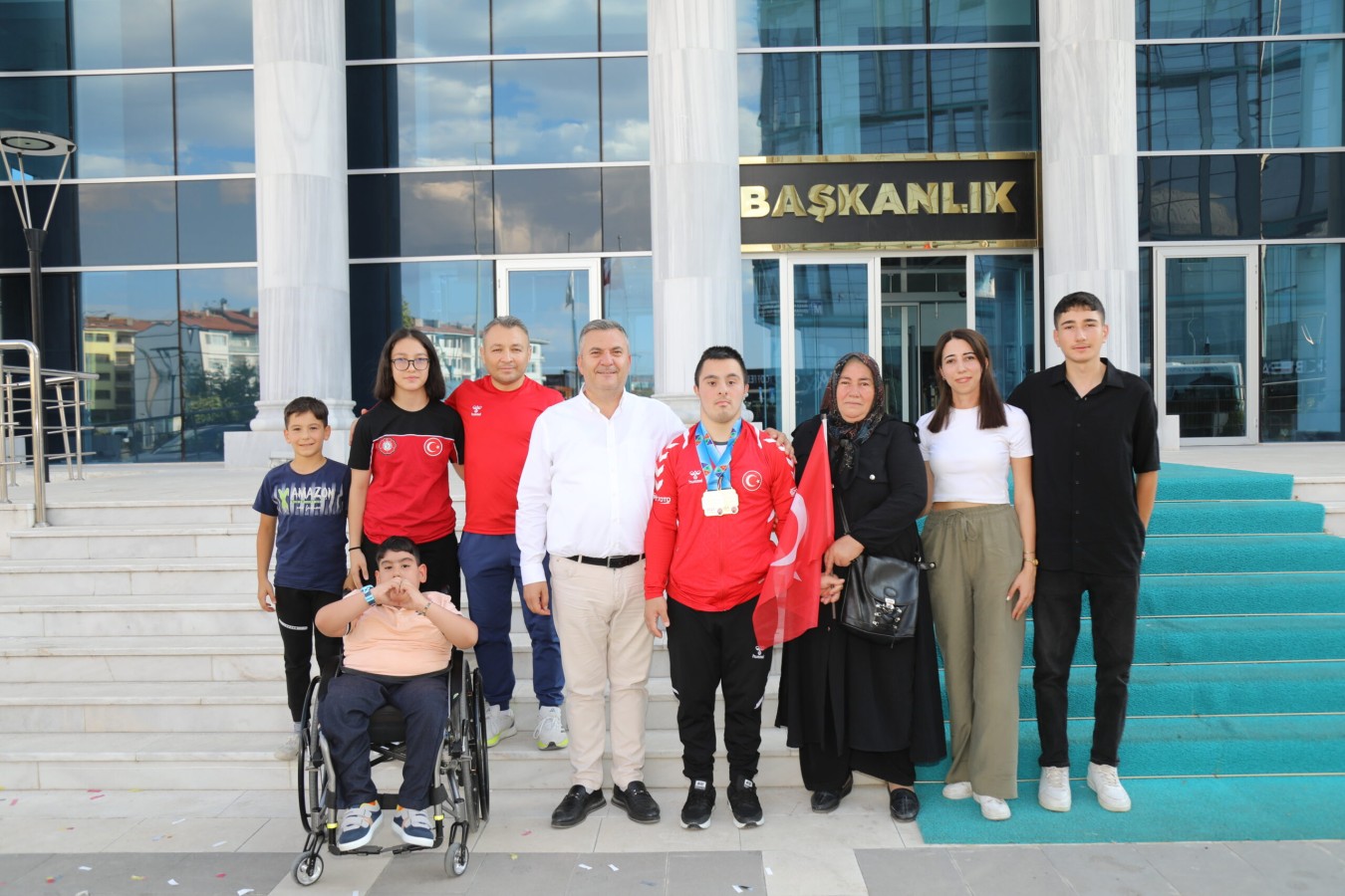 İsveç’te Altın Madalya Kazanan Down Sendromlu Judocu İçin Karşılama Tö...