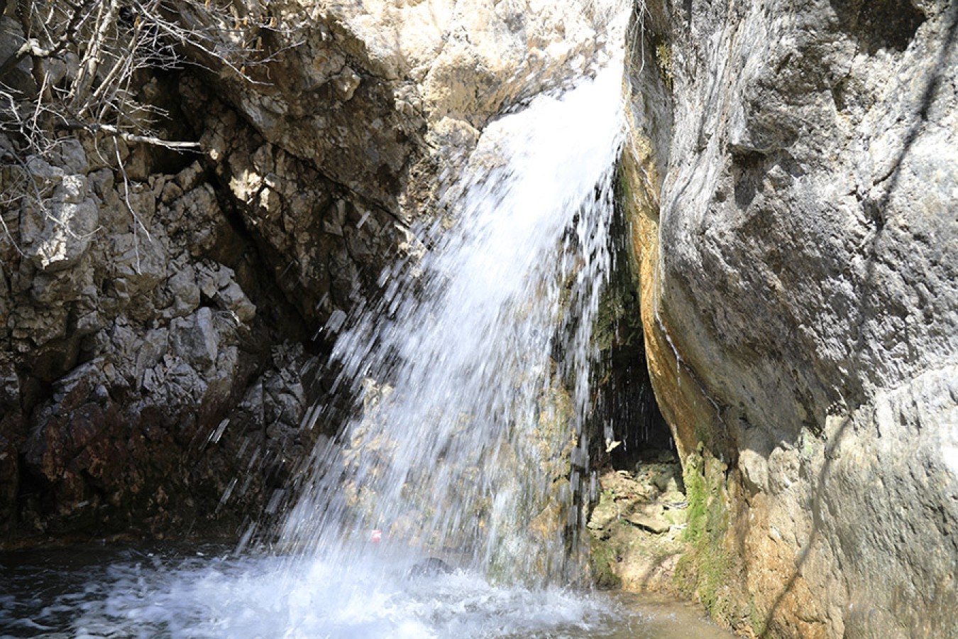 Eskiçöte Şelalesi