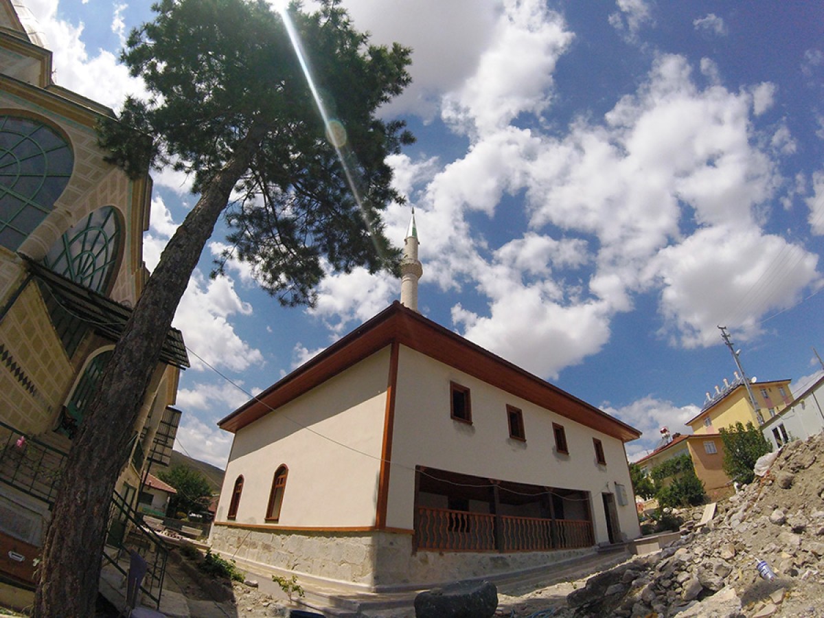 Kutuören Mahallesi ve Camii